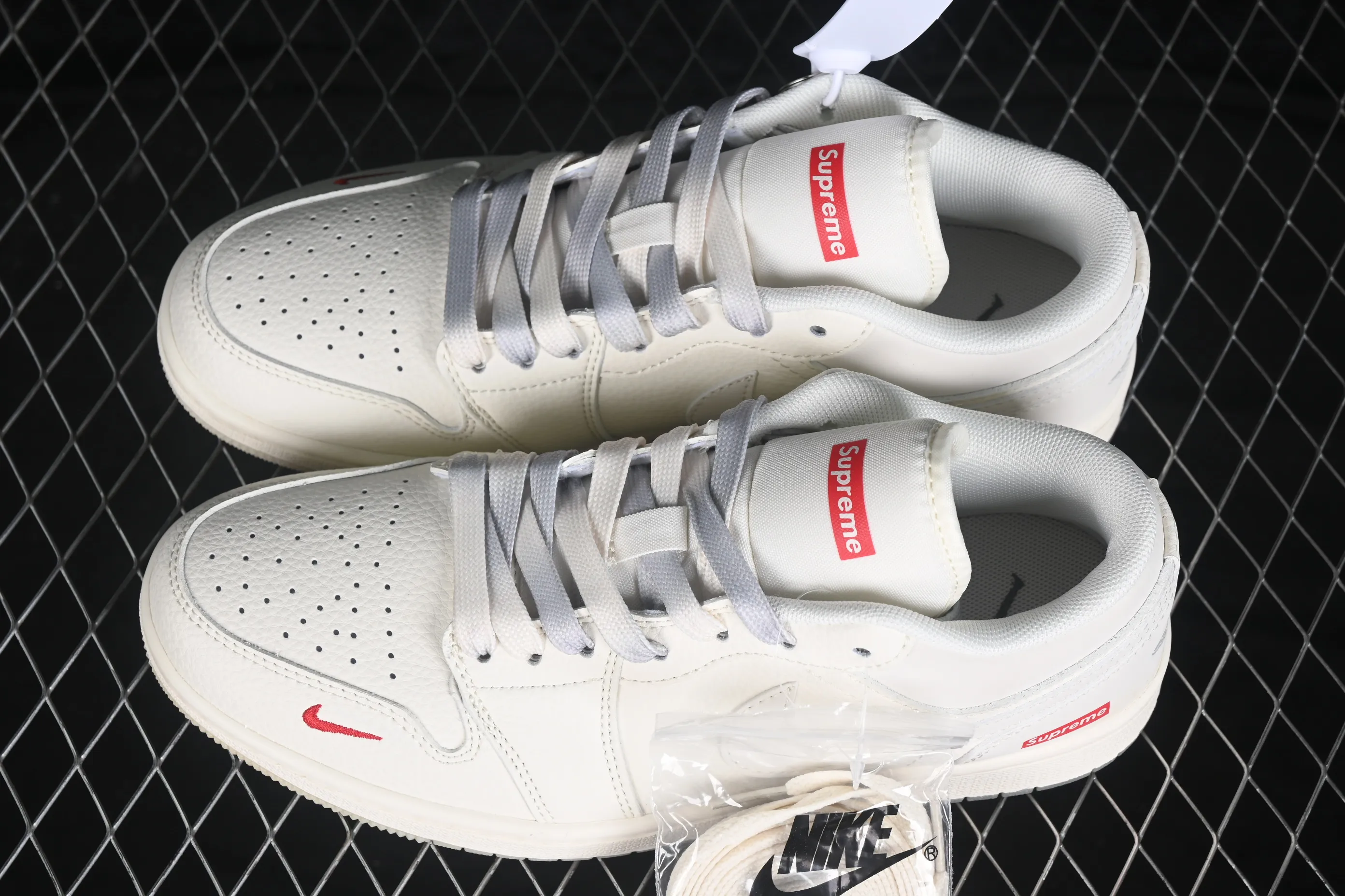 All categories Nk SB Dunk Series Nk SB Dunk Low High-end customized low-top sneakers Nike SB Dunk Low joint model High-end customized low-top casual skateboard shoes XX3168-175